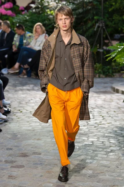 Look 26